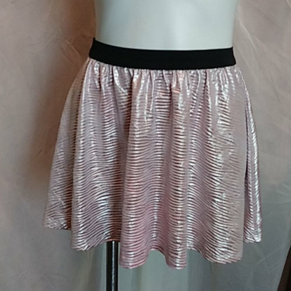 Happening in the présent skirt